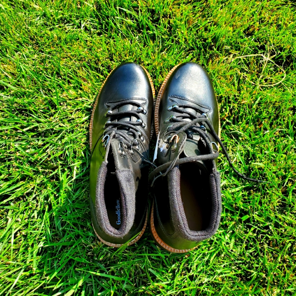 This shoe is perfect for all weather.